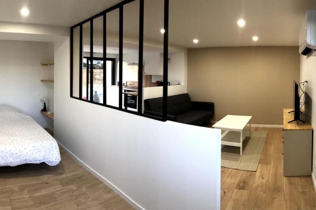 Immeuble Renove Au Centre D'auch. Appartement Auch